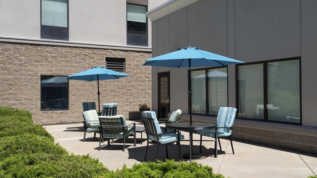 Kingmont Hotel | Hampton Inn Fairmont