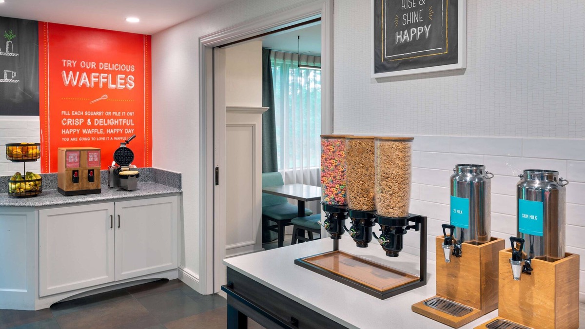 Windsor Hotel | Hampton Inn Hartford/Airport