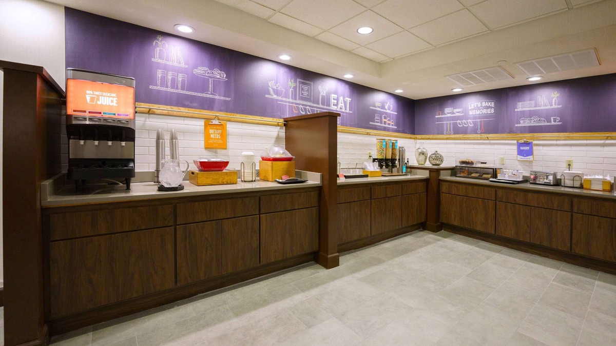 Hays Hotel | Hampton Inn Hays-North of I-70
