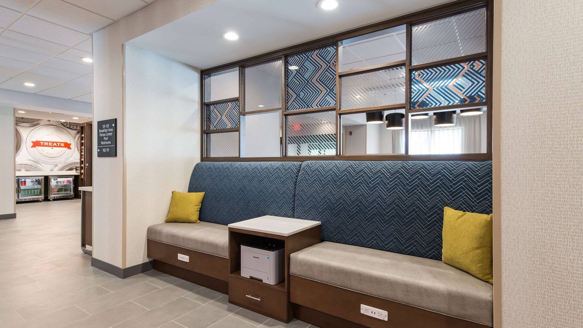 Niles Hotel | Hampton Inn Niles