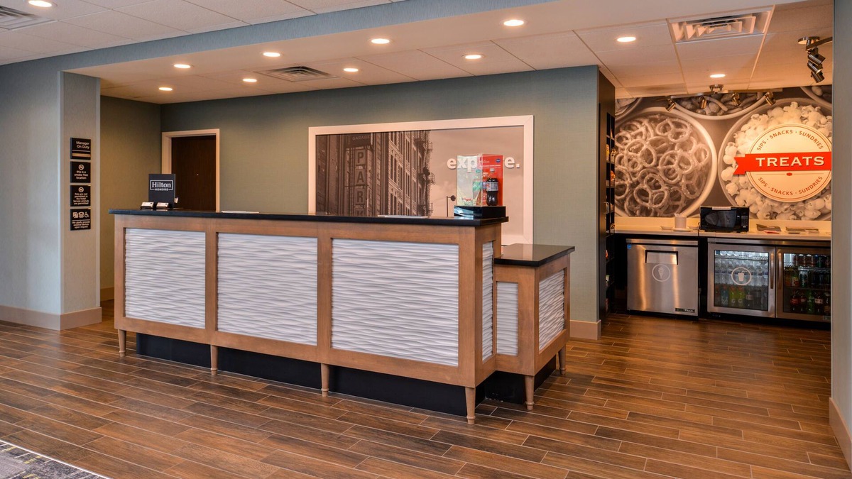 Carter Lake Hotel | Hampton Inn Omaha Airport