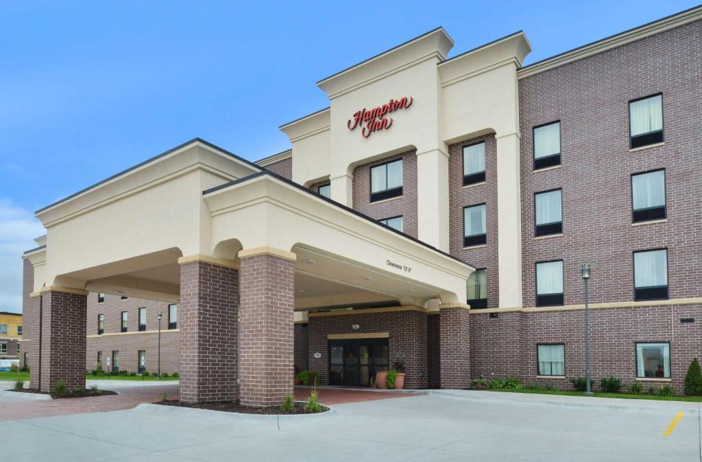 Aksarben - Elmwood Park Hotel | Hampton Inn Omaha Midtown-Aksarben