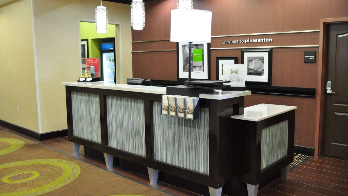 Pleasanton Hotel | Hampton Inn Pleasanton