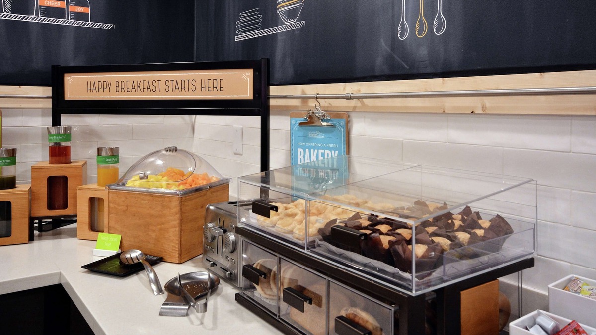 Northeast Raleigh Hotel | Hampton Inn Raleigh-Capital Blvd. North