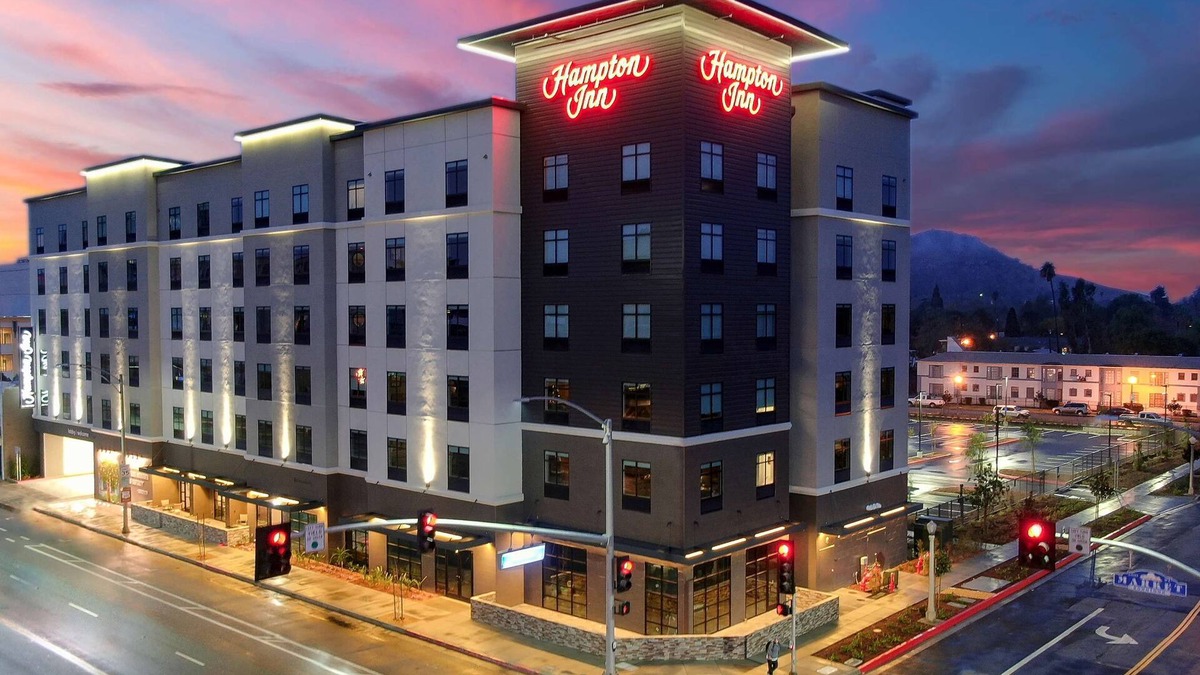 Downtown Riverside Hotel | Hampton Inn Riverside Downtown