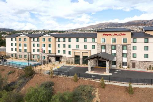 Agua Dulce Hotel | Hampton Inn & Suites Porter Ranch Los Angeles
