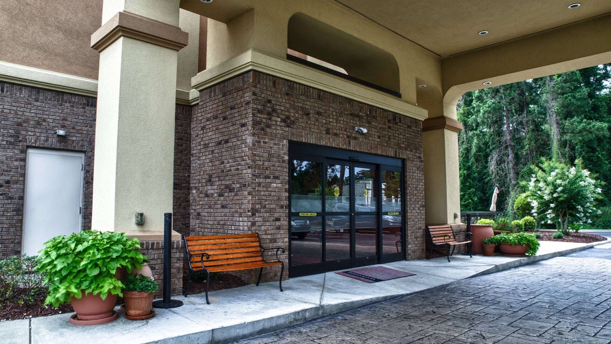 Pine Forest Hotel | Hampton Inn Spring Lake Fayetteville