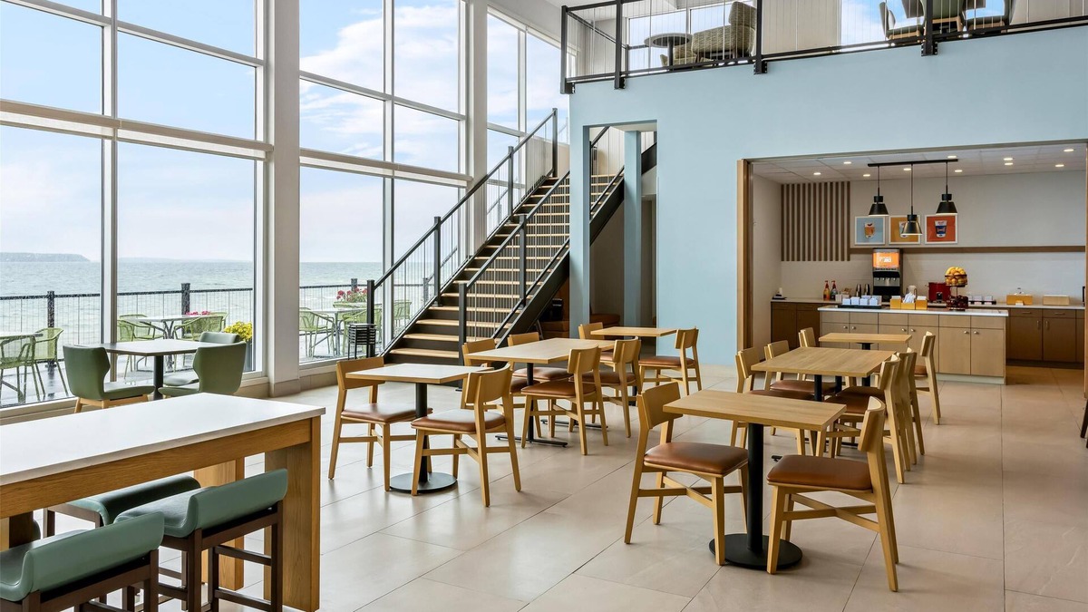 St Ignace Hotel | Hampton Inn St Ignace Lakefront Mackinac
