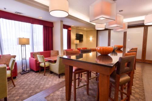 Valley Park Hotel | Hampton Inn St. Louis Southwest