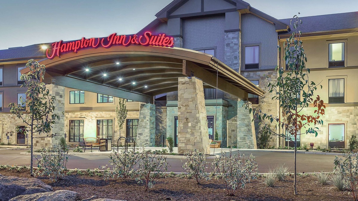 Southern Crossing Hotel | Hampton Inn & Suites Bend