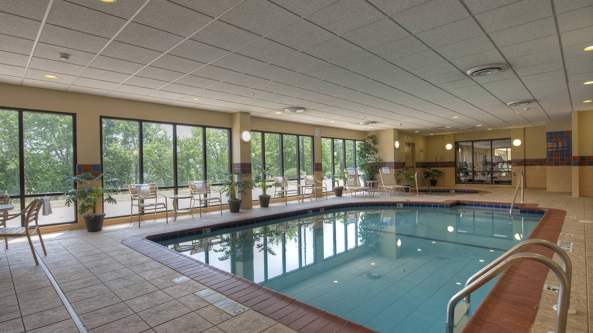 Normal Hotel | Hampton Inn & Suites Bloomington - Normal