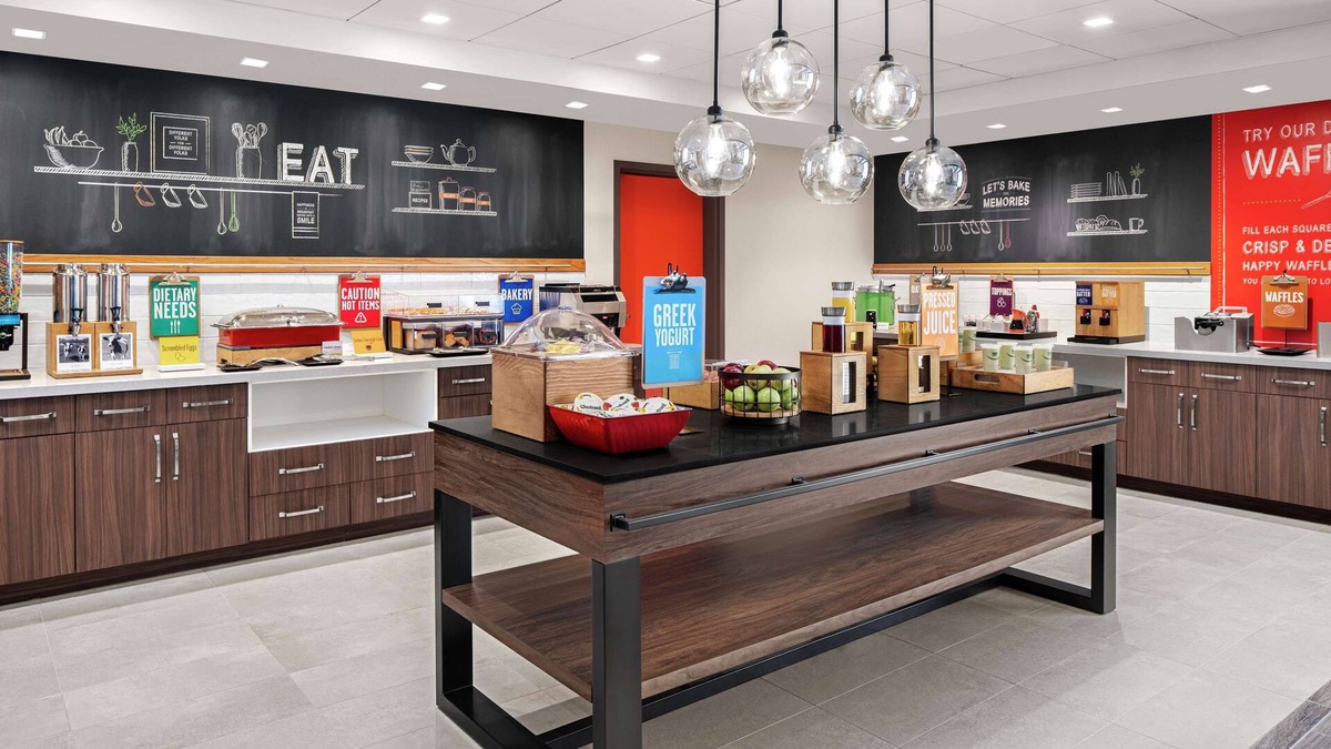Summit Hotel | Hampton Inn & Suites Bridgeview Chicago