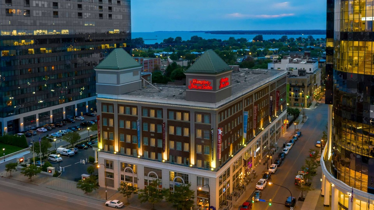 Downtown Buffalo Hotel | Hampton Inn & Suites Buffalo Downtown