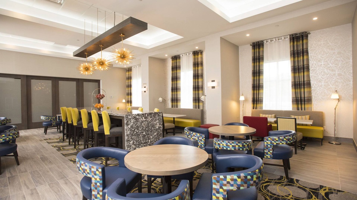 Thunder Bay Hotel | Hampton Inn & Suites by Hilton Thunder Bay