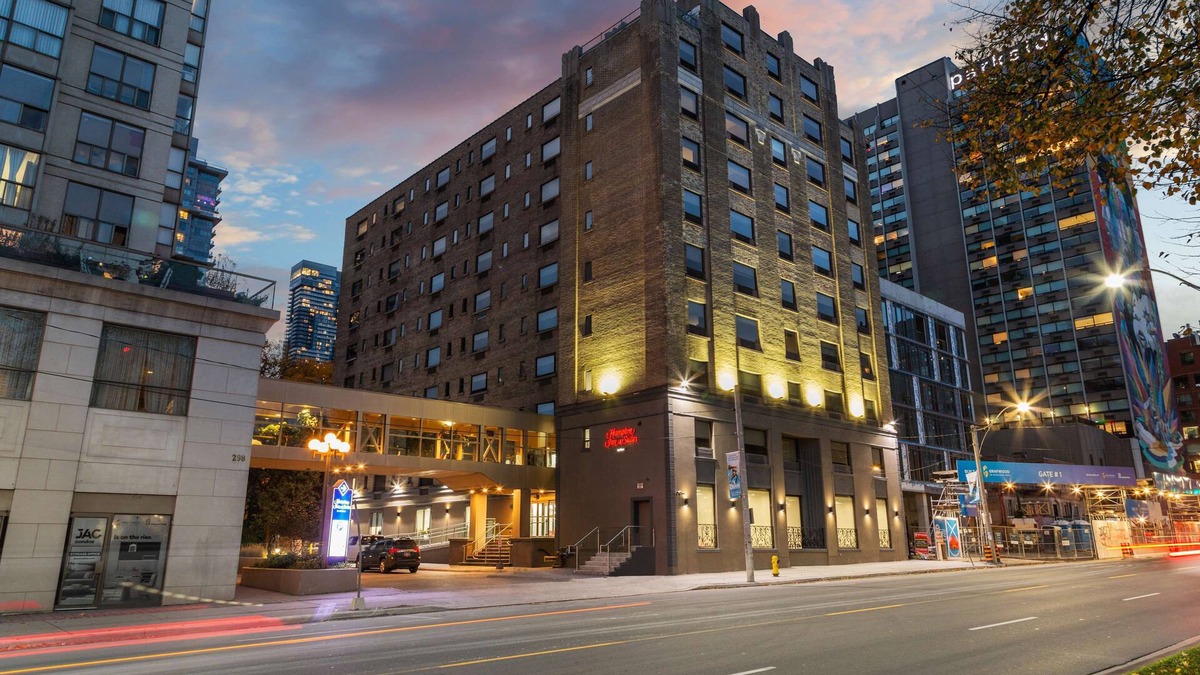 Church and Wellesley Hotel | Hampton Inn & Suites by Hilton Toronto Downtown
