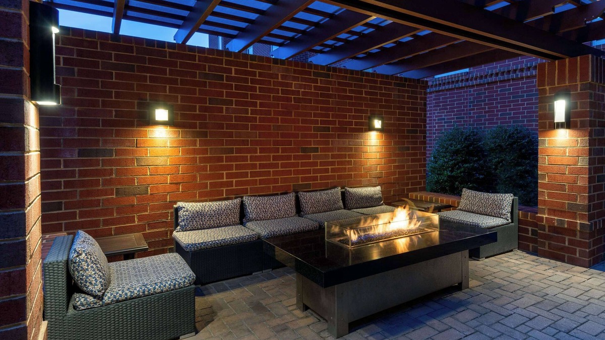 Charlottesville Hotel | Hampton Inn & Suites Charlottesville-At the University