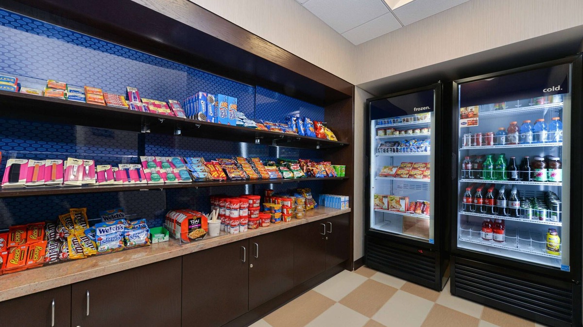 California Hotel | Hampton Inn & Suites California University-Pittsburgh