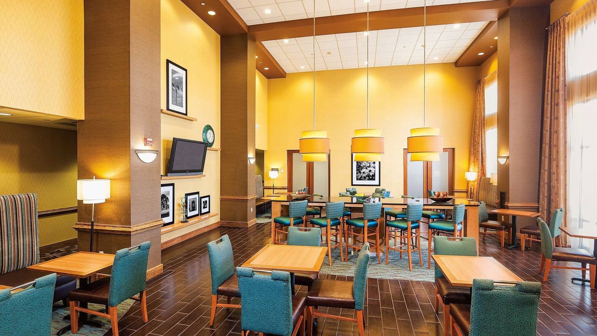 Chesapeake Hotel | Hampton Inn & Suites Chesapeake-Square Mall