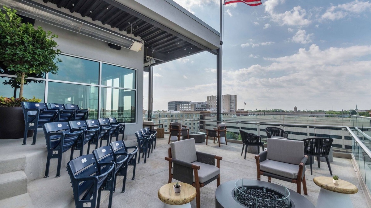 West Central Hotel | Hampton Inn & Suites Fort Wayne Downtown