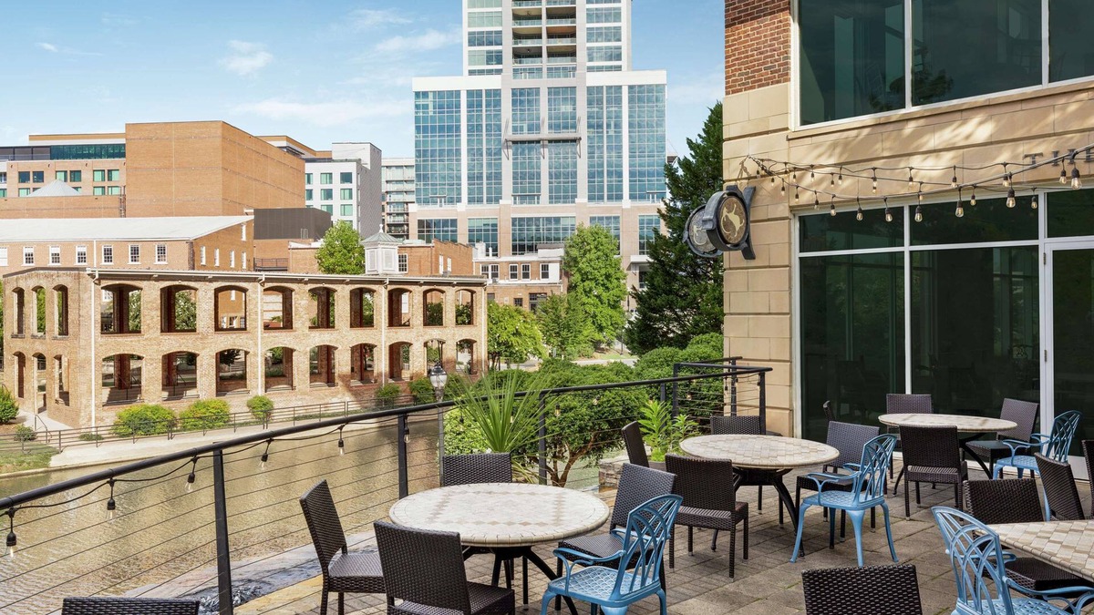 Greenville Downtown Hotel | Hampton Inn & Suites Greenville-Downtown-RiverPlace