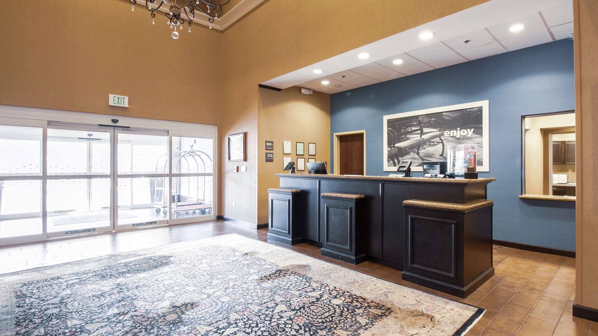 Owens Cross Roads Hotel | Hampton Inn & Suites Huntsville Hampton Cove