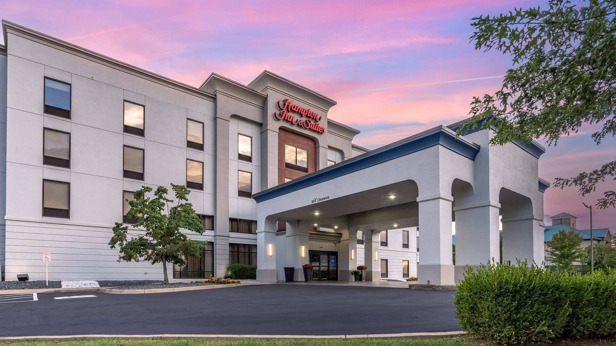 Jeffersontown Hotel | Hampton Inn & Suites Louisville East
