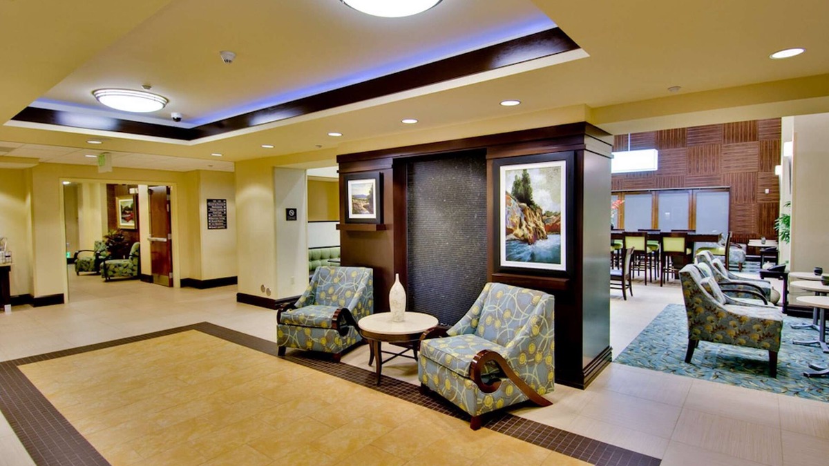 Moreno Valley Hotel | Hampton Inn & Suites Moreno Valley