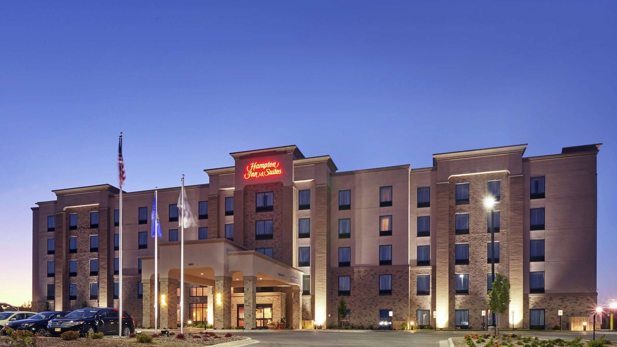 Franklin Hotel | Hampton Inn & Suites Milwaukee/Franklin
