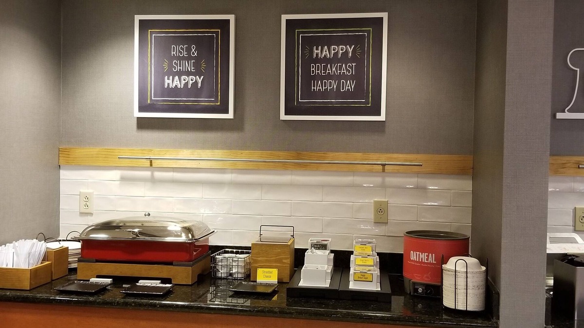 Quad Cities Hotel | Hampton Inn & Suites Moline-Quad City Int'l Aprt