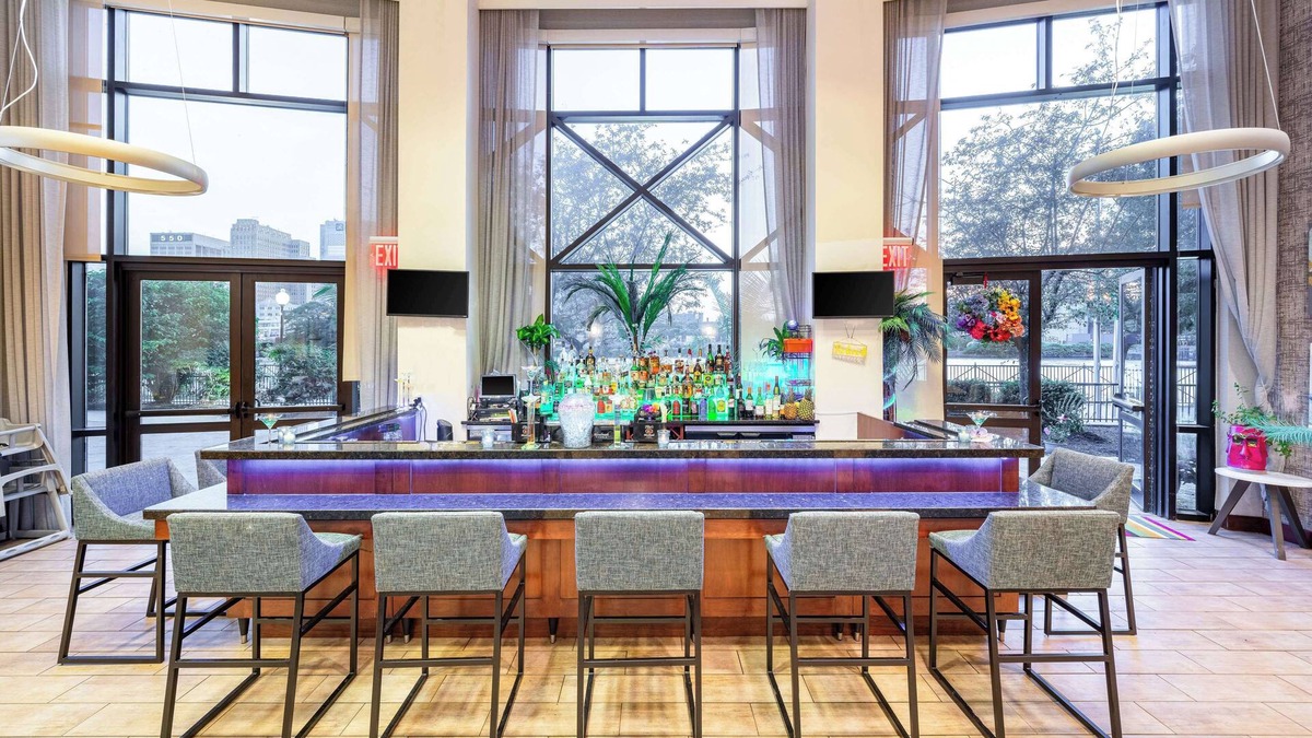 Harrison Hotel | Hampton Inn & Suites Newark-Harrison-Riverwalk