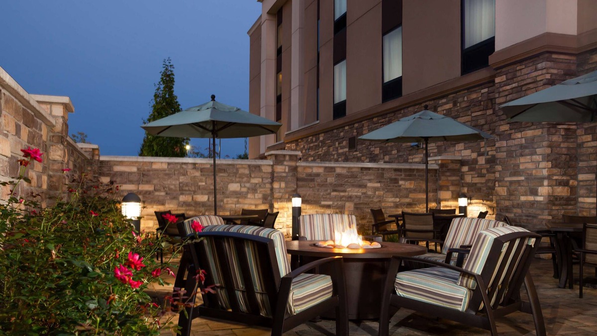 Niles Hotel | Hampton Inn & Suites Niles/Warren