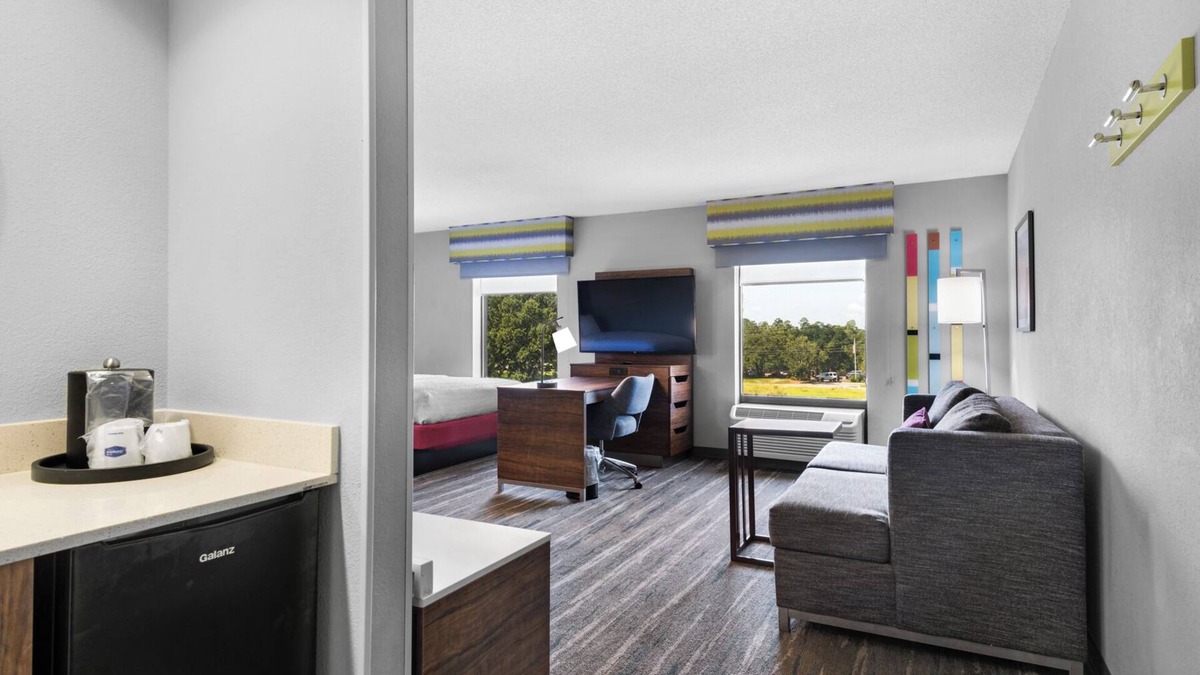 Ferry Pass Hotel | Hampton Inn & Suites Pensacola I-10 N at Univ. Town Plaza