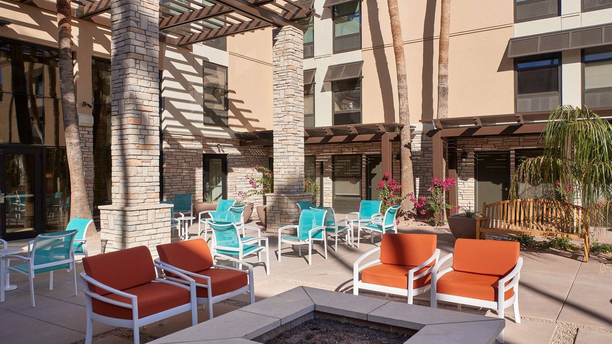 Central Scottsdale Hotel | Hampton Inn & Suites Phoenix/Scottsdale on Shea Boulevard