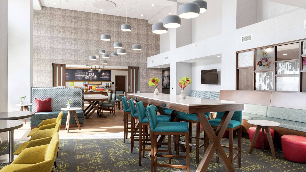 New Stanton Hotel | Hampton Inn & Suites Pittsburgh New Stanton