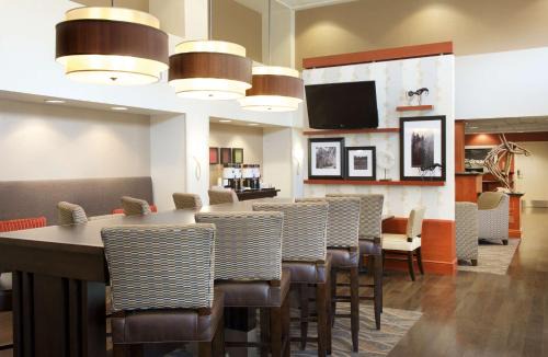 Strabane Hotel | Hampton Inn & Suites Pittsburgh-Meadow Lands
