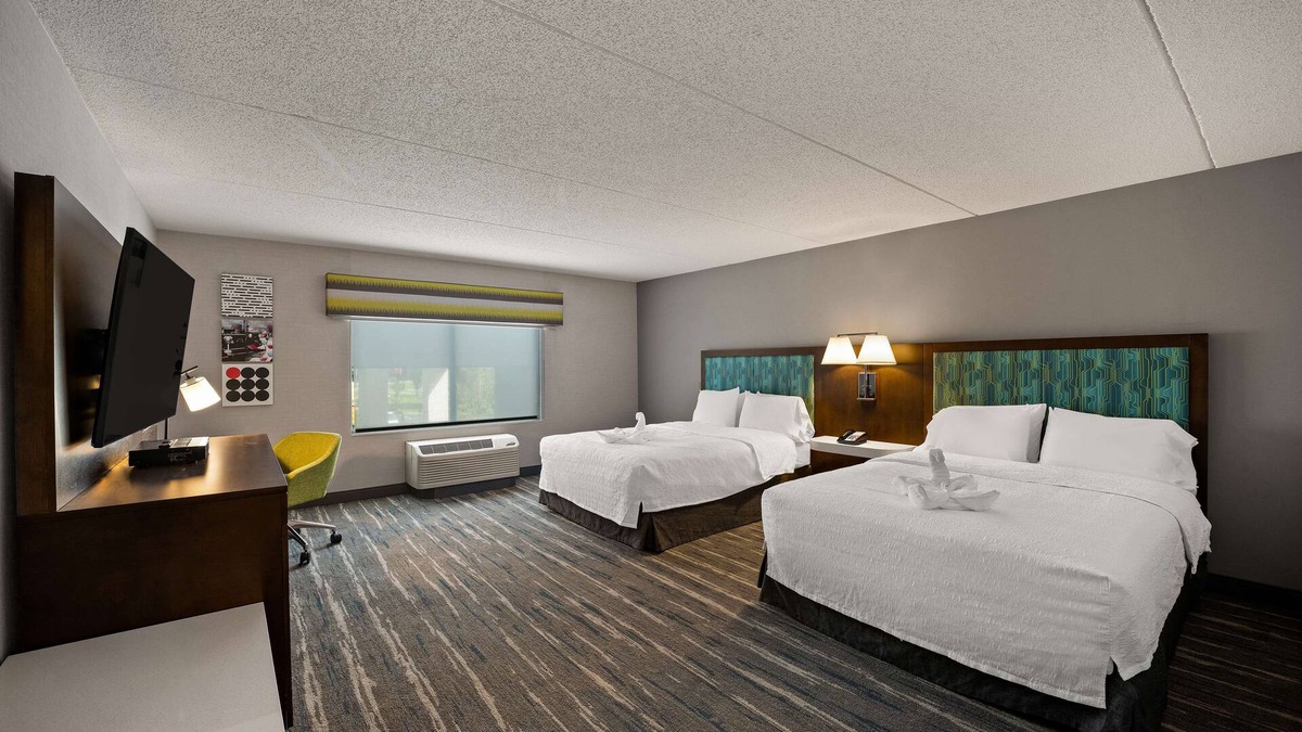 Crown Heights Hotel | Hampton Inn & Suites Poughkeepsie