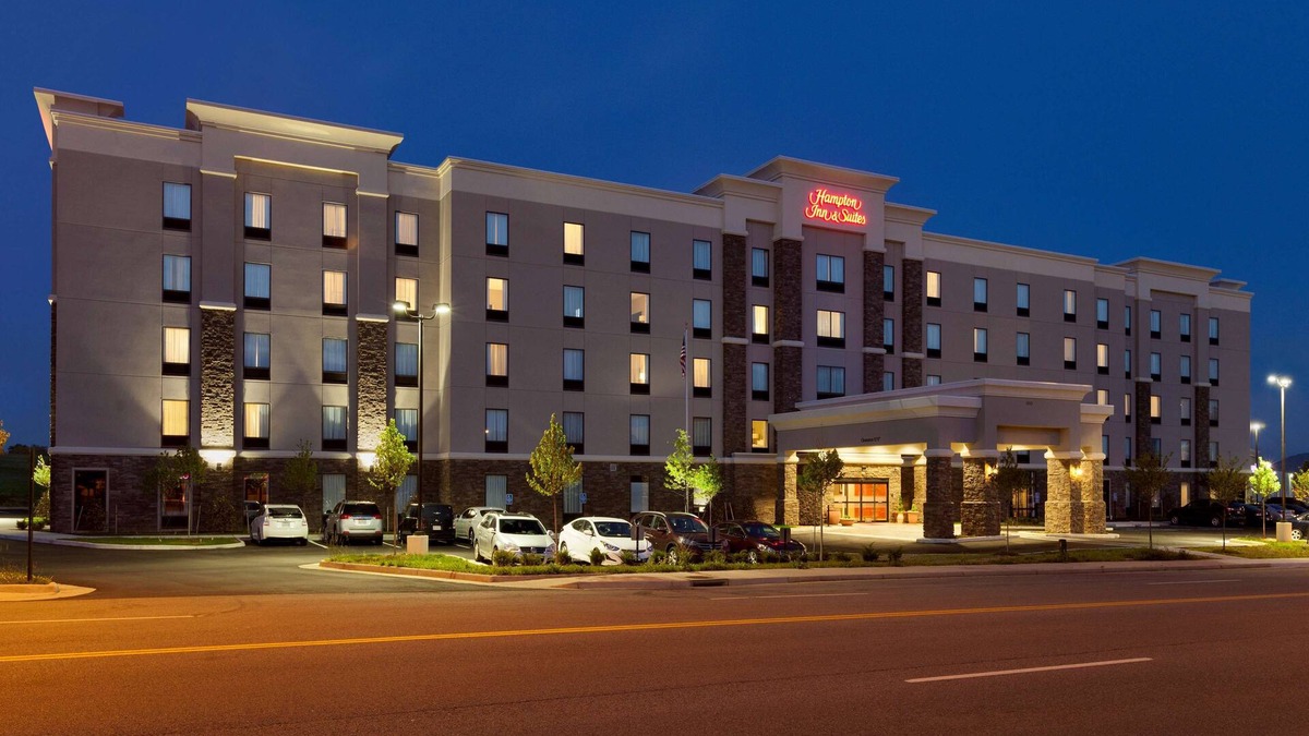 Roanoke Hotel | Hampton Inn & Suites Roanoke Airport