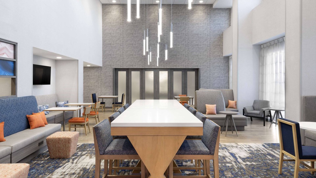 St. Charles Hotel | Hampton Inn & Suites St. Charles Old Town Area