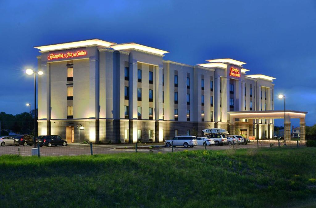 Lake Hallie Hotel | Hampton Inn & Suites Chippewa Falls