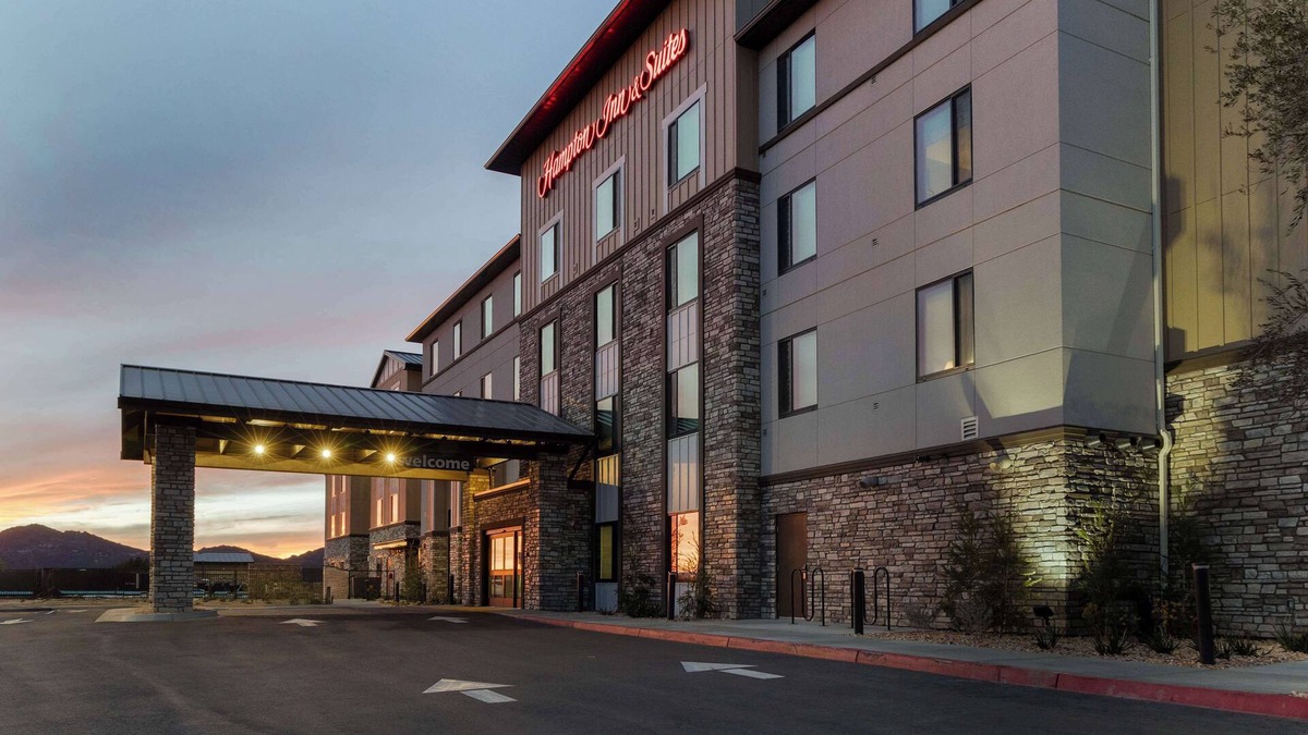 Agua Dulce Hotel | Hampton Inn & Suites Porter Ranch Los Angeles