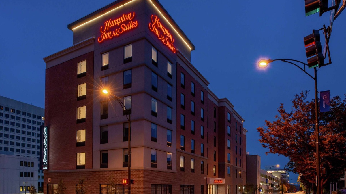 Winston - Salem Hotel | Hampton Inn & Suites Winston-Salem Downtown