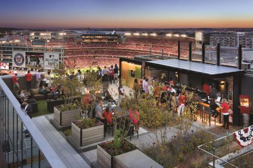 Navy Yard Hotel | Hampton Inn & Suites Washington, D.C. - Navy Yard