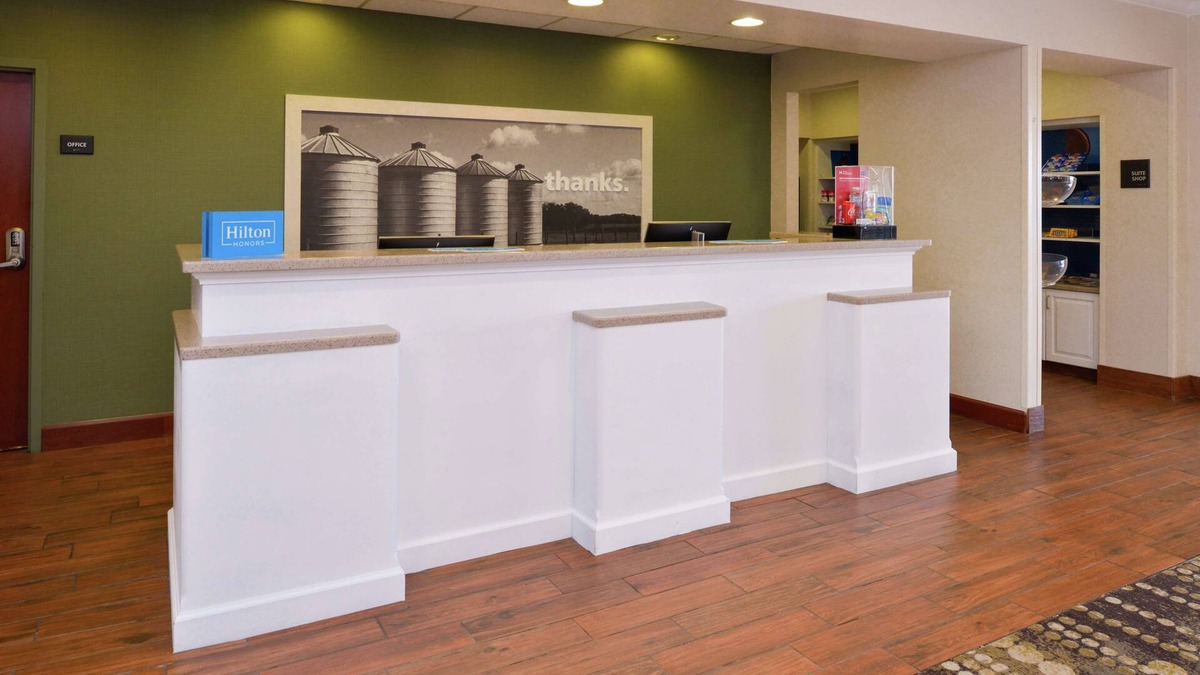 Wilmington Hotel | Hampton Inn & Suites Wilmington