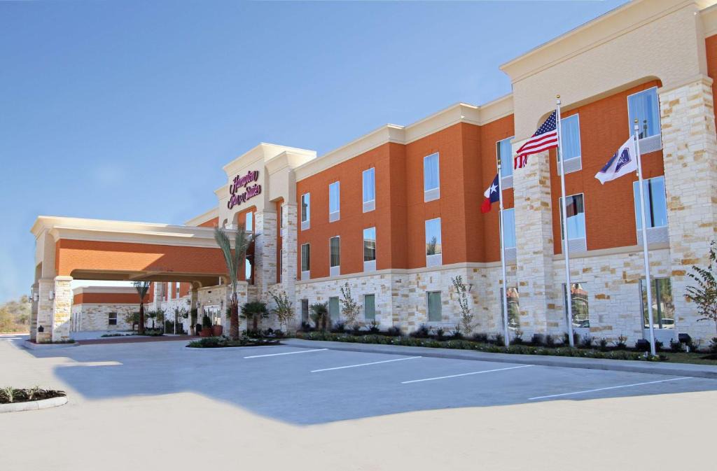 Winnie Hotel | Hampton Inn & Suites Winnie