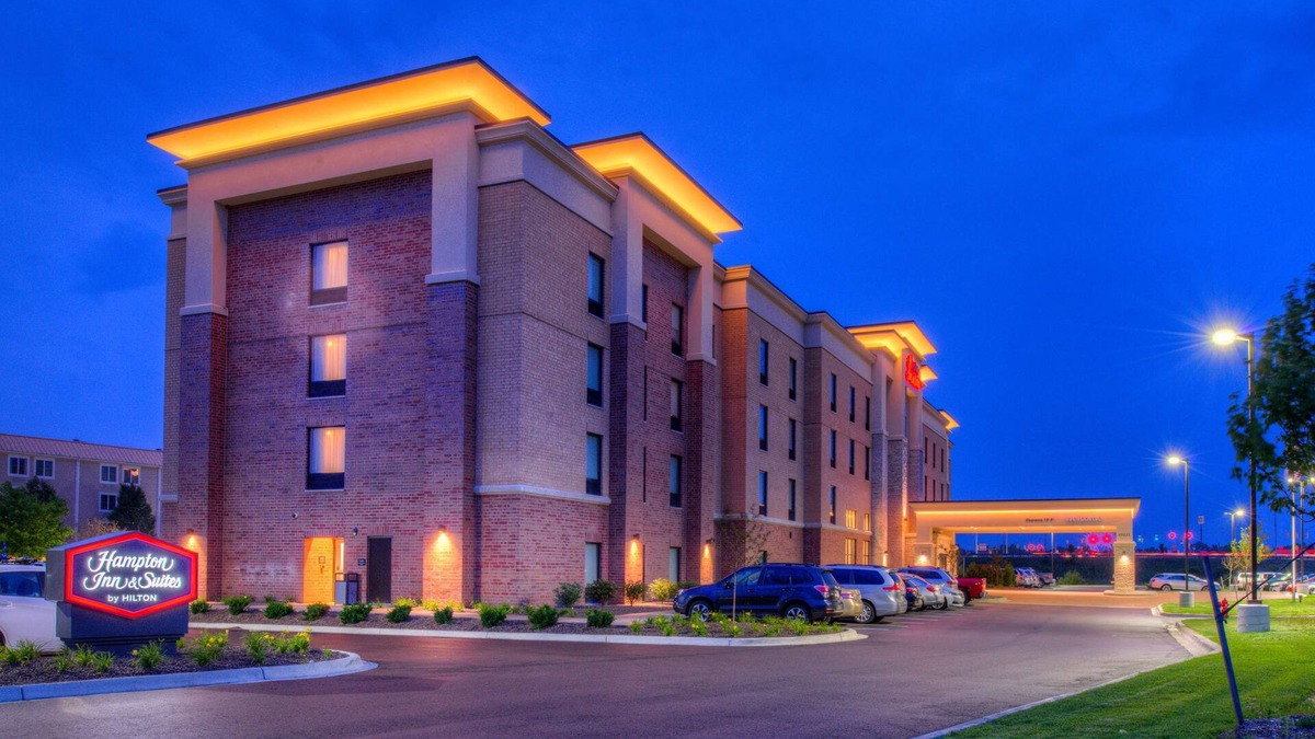 Wixom Hotel | Hampton Inn & Suites Wixom