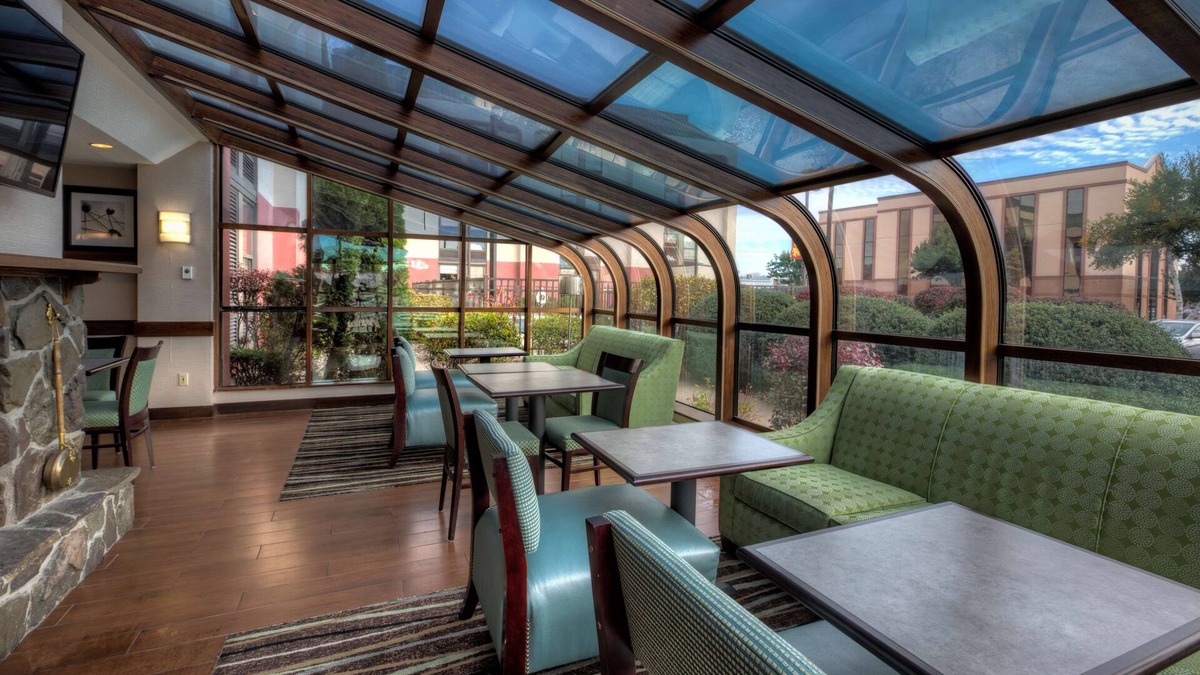 West Springfield Hotel | Hampton Inn West Springfield