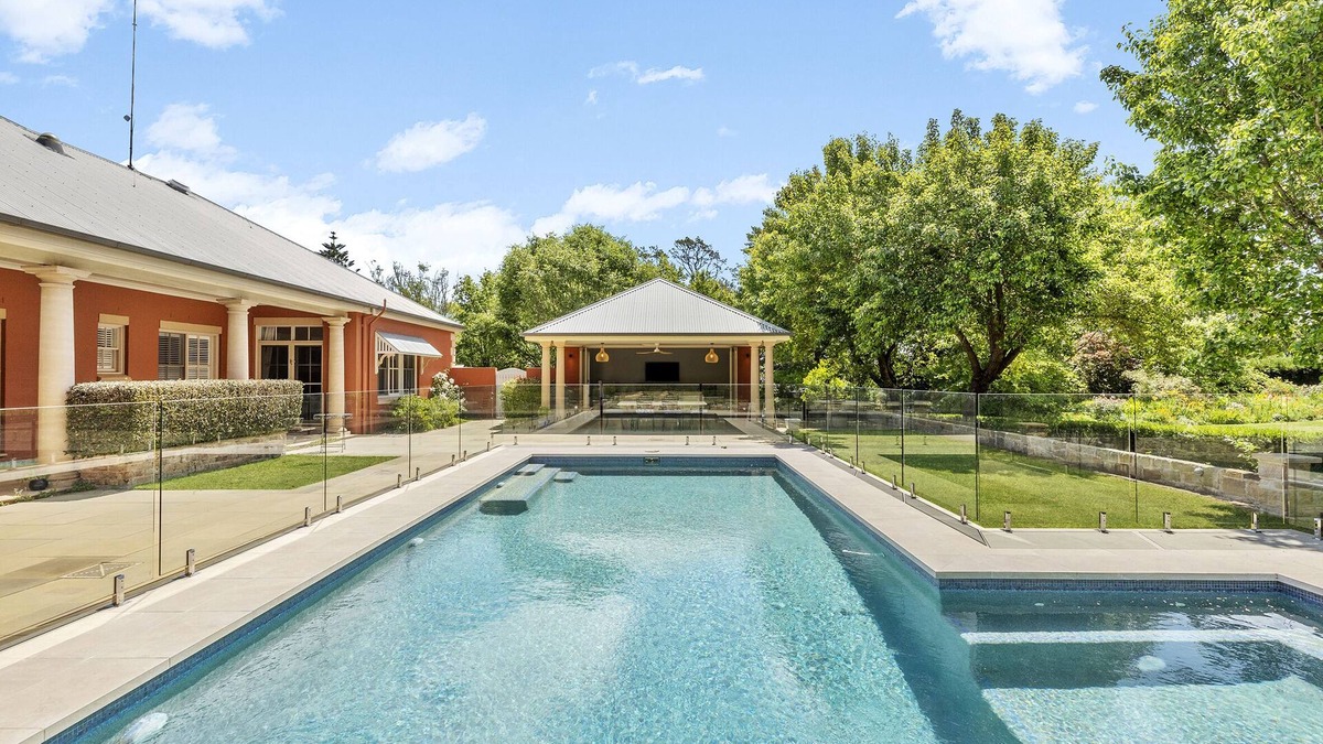 Arcadia Cottage | Hampton's Cottage with a Pool Close To Sydney