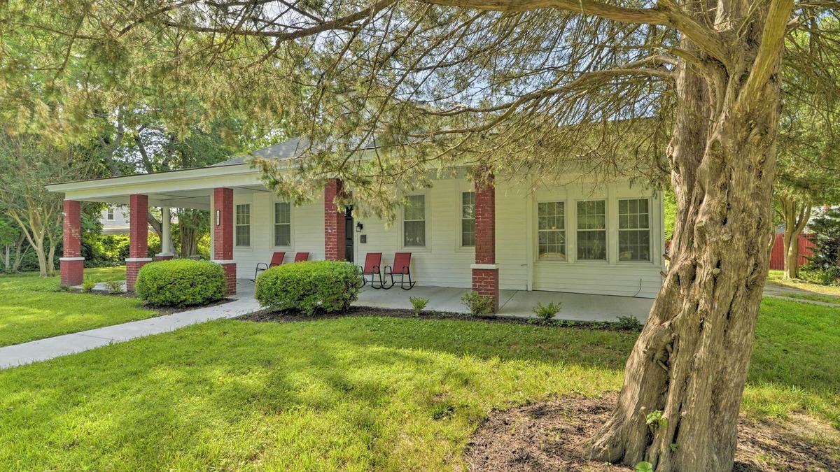 Hampton House | Hampton Sanctuary w/Fire Pit & Fenced Yard!