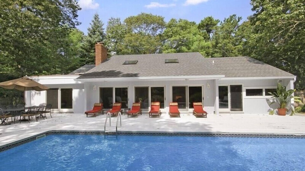 Quogue House | Hamptons Getaway With Heated Pool, Har Tru Tennis, Built -in Grill, Bike Shed
