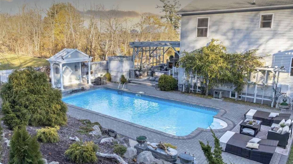 Glasco House | Hamptons on the Hudson in South Saugerties